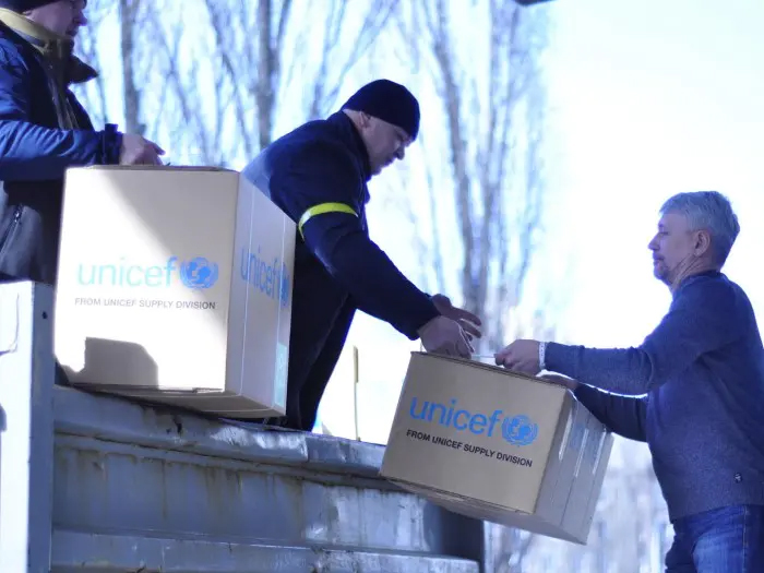 首都キエフの産科病院に届けられたユニセフの医療物資。箱の中には手術道具などが入っている（ウクライナ、3月11日撮影）